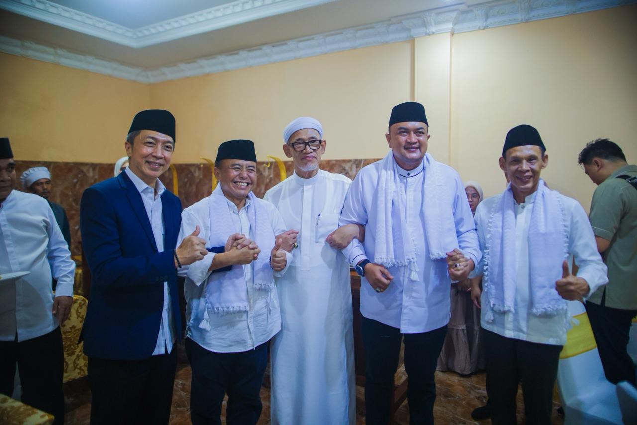 Mengenang Jejak Ulama Pejuang, Haul Mama Bakry Sadeng Satukan Umat
