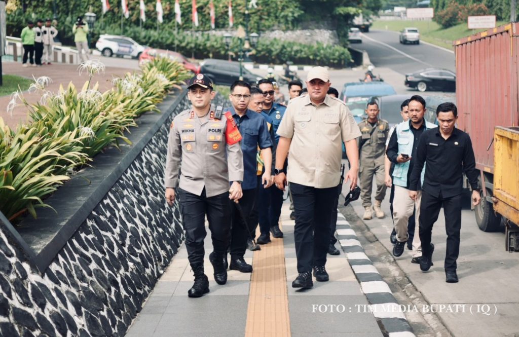 Bupati Bogor Tinjau langsung memastikan keamanan Sekaligus pimpin jajaran kehormatan dalam kunjungan Presiden RI ke Universitas Pertahanan